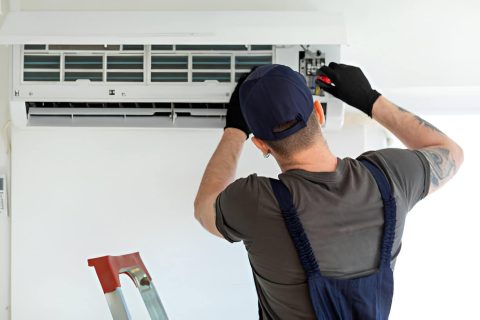 Man cleaning Air Conditioner